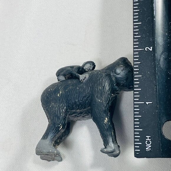 Vintage Hand-Painted Gorilla Figurine With Baby On Back Rubber Toy - Picture 4 of 11